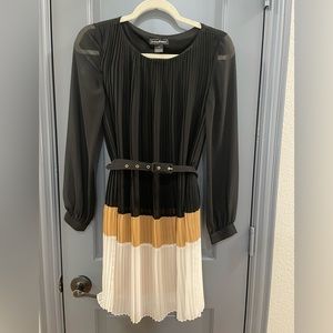 Jessica Howard Women's Long Sleeve short dress Dress in black/beige/white - belt